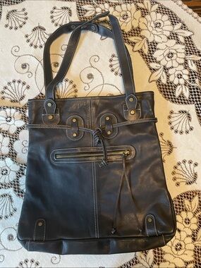 Classic Black Leather Tote with Front Zip Pocket
